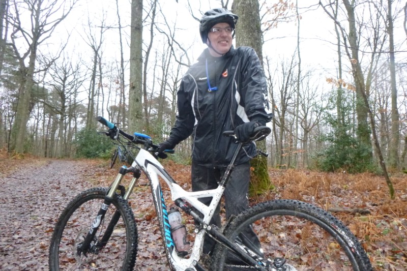 Notre 2nd héro du jour, galet supérieur de dérailleur perdu sur la grande route, sans oublier la cascade sur la voie verte lors d'un exercice de remorquage :(