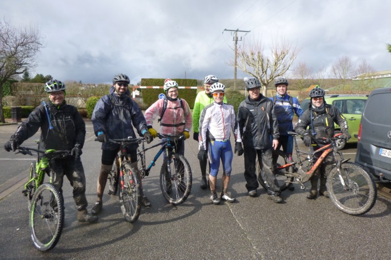 Les amateurs de liquide du jour. Merci Pascal pour la café et merci à la météo :)  (Manque Clément rentré pour un impératif horaire)